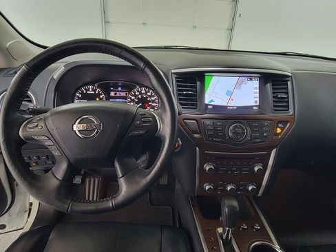 Used 2019 Nissan Pathfinder Platinum w/ Cargo Package image 12