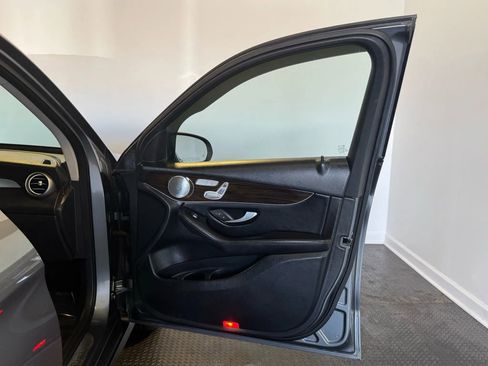 Used 2016 Mercedes-Benz GLC 300 4MATIC image 19
