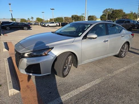 Used 2023 Nissan Altima 2.5 SL image 1