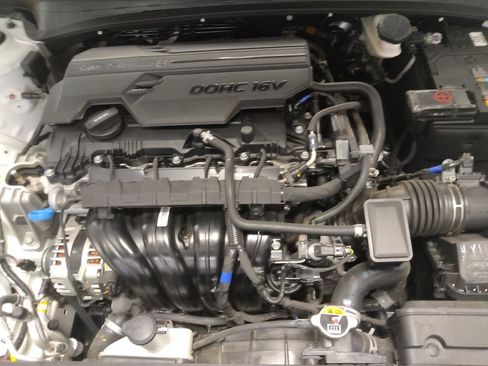 Used 2025 Hyundai Elantra Sport FWD image 30