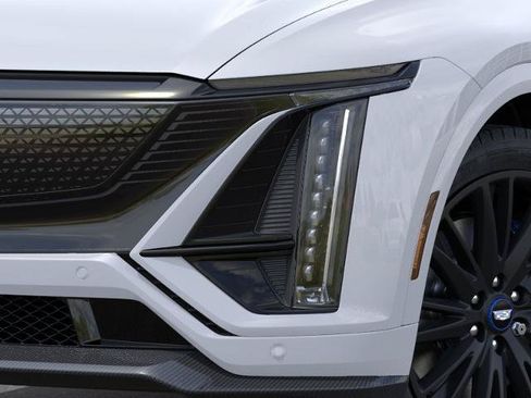 New 2026 Cadillac Lyriq V w/ Exterior Carbon Fiber Package AWD/4WD image 10