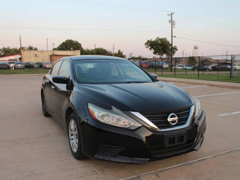 Used 2016 Nissan Altima 2.5 S FWD image 6