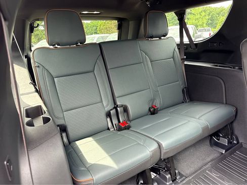 New 2026 GMC Yukon XL AT4 w/ LPO, Floor Liner Package AWD/4WD image 7