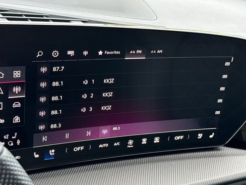 Used 2025 Audi SQ5 Premium Plus w/ Premium Plus Package image 17