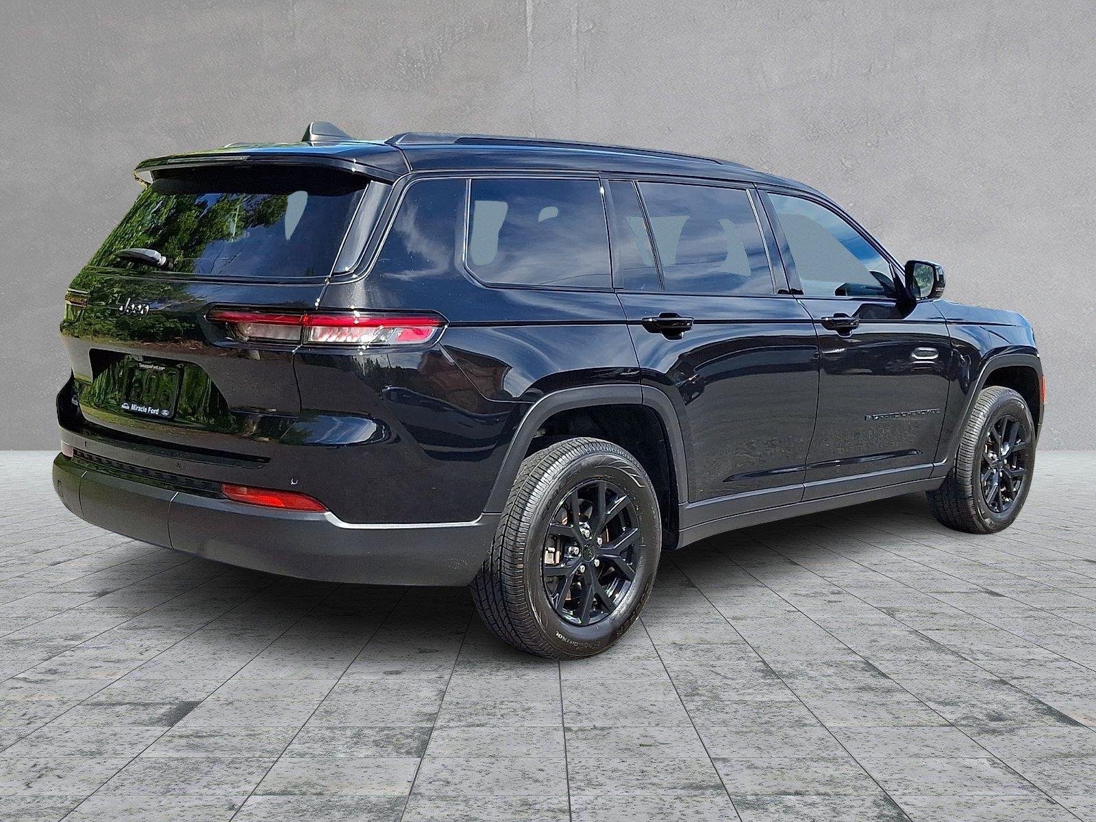Used 2024 Jeep Grand Cherokee L Altitude AWD/4WD image 6