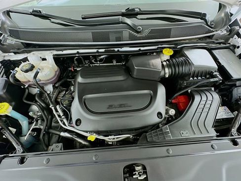 Used 2024 Chrysler Pacifica Touring-L image 24