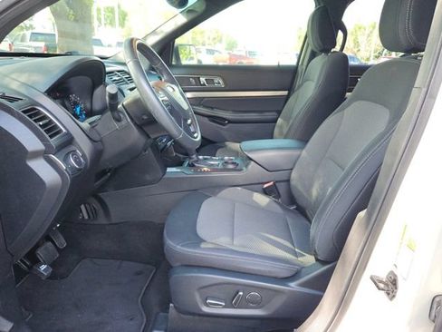 Used 2018 Ford Explorer XLT FWD image 10