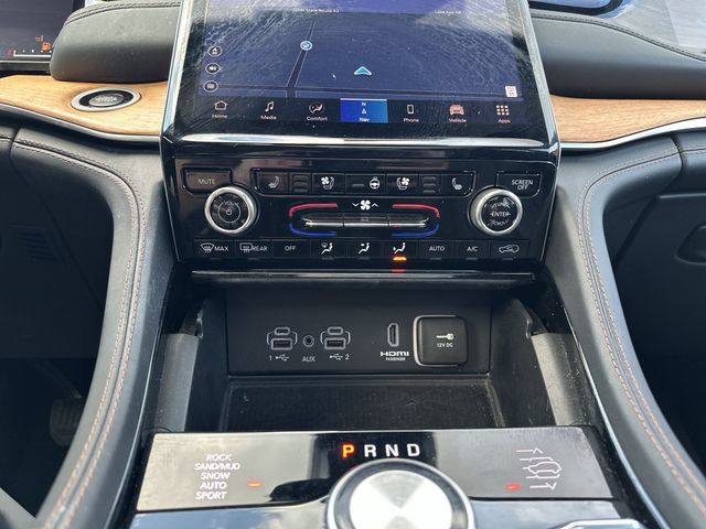 Used 2023 Jeep Grand Cherokee Summit AWD/4WD image 18
