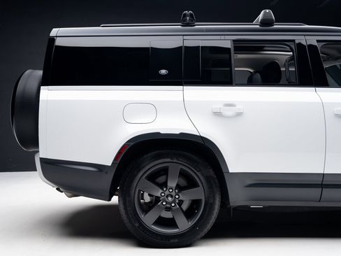 Used 2023 Land Rover Defender 130 SE image 38