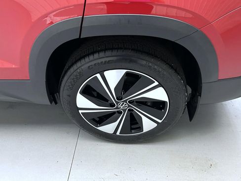 Used 2024 Volkswagen Taos SE w/ Panoramic Sunroof Package AWD/4WD image 22