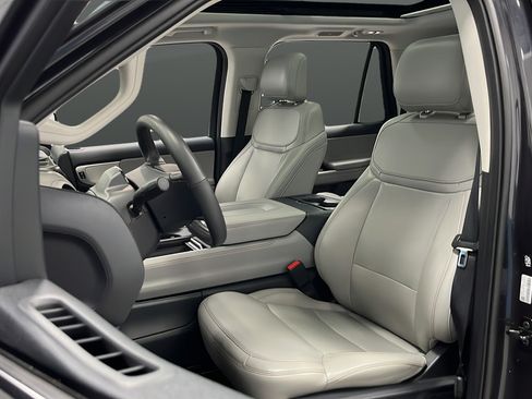 Used 2025 Ford Expedition Max Active AWD/4WD image 9