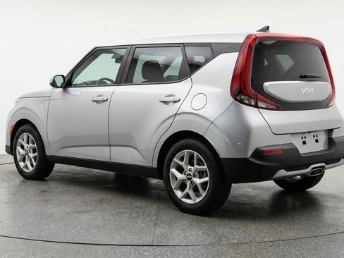 Used 2025 Kia Soul LX w/ LX Technology Package FWD image 6