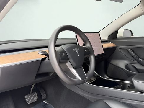 Used 2020 Tesla Model 3 Standard Range Plus RWD image 4