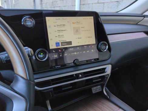 Used 2023 Lexus RX 350 Premium image 30