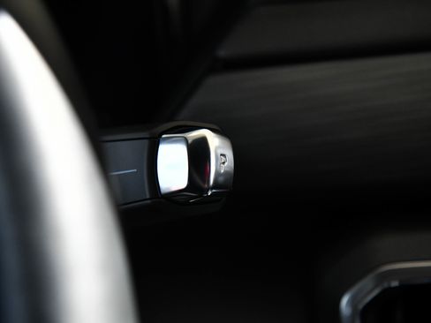 Used 2025 GMC Acadia Elevation image 36