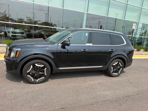 Certified 2025 Kia Telluride S FWD image 2