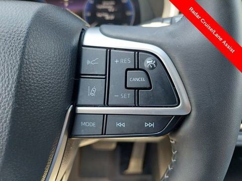 Used 2025 Toyota Highlander Limited AWD/4WD image 39
