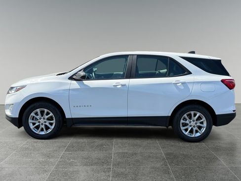 Used 2021 Chevrolet Equinox LS AWD/4WD image 2