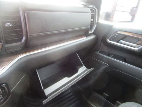 Used 2024 Chevrolet Silverado 3500 LT w/ Convenience Package image 13