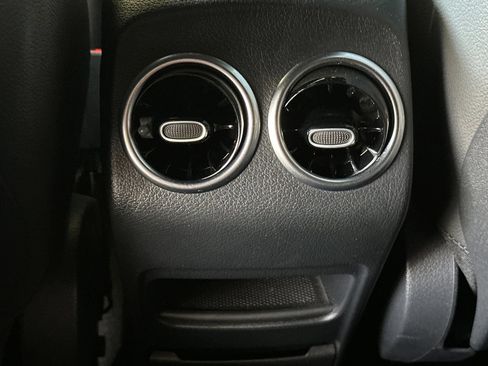 Certified 2023 Mercedes-Benz GLA 250 4MATIC image 16