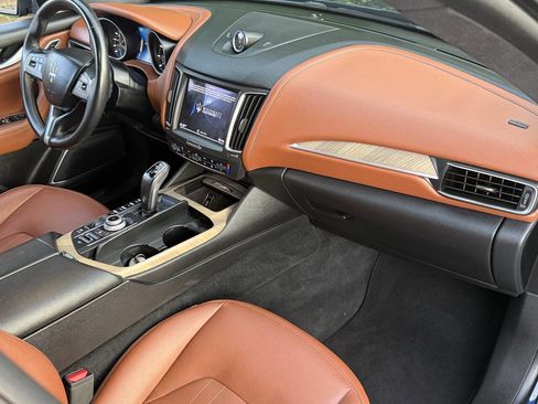 Used 2019 Maserati Levante AWD/4WD image 18