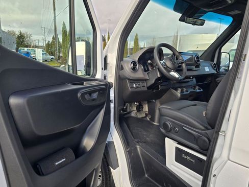 New 2025 Mercedes-Benz Sprinter 2500 image 19