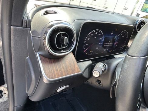 Used 2023 Mercedes-Benz GLC 300 4MATIC w/ Exclusive Trim Package image 40