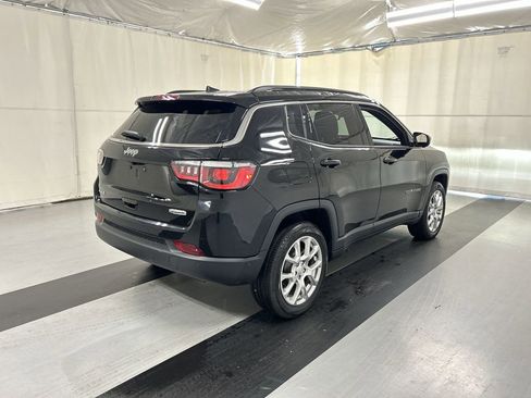 Used 2023 Jeep Compass Latitude AWD/4WD image 2