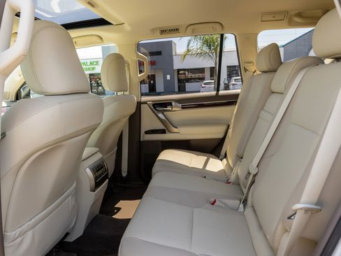 Used 2019 Lexus GX 460 Premium w/ Premium Package image 27