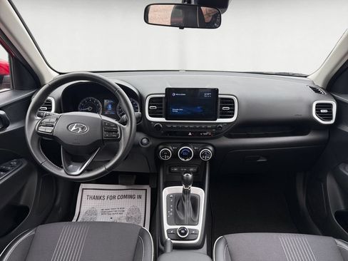 Used 2022 Hyundai Venue Limited FWD image 11