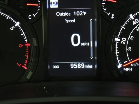 Used 2024 Toyota 4Runner SR5 Premium w/ Moonroof Package RWD image 41