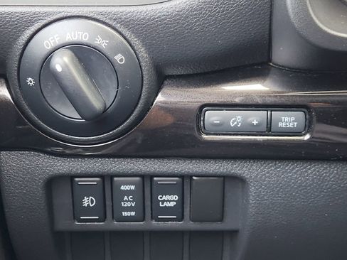 Used 2017 Nissan Titan SV AWD/4WD image 27