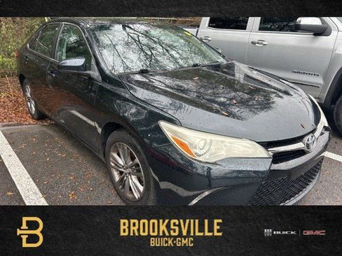 Used 2016 Toyota Camry SE image 1