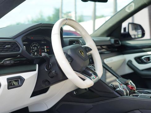 Used 2022 Lamborghini Urus AWD/4WD image 7