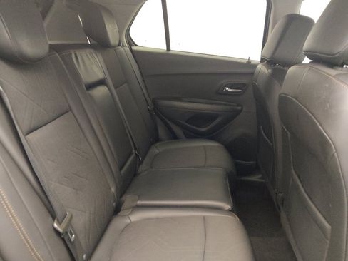 Used 2022 Chevrolet Trax LT w/ LT Convenience Package image 19