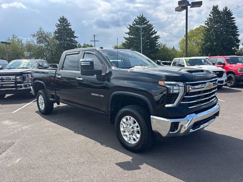 Used 2024 Chevrolet Silverado 3500 LTZ AWD/4WD image 2