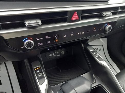 Used 2024 Kia Sorento S image 22