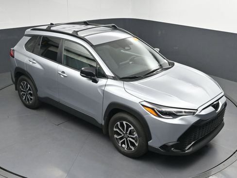 Certified 2025 Toyota Corolla Cross SE image 34