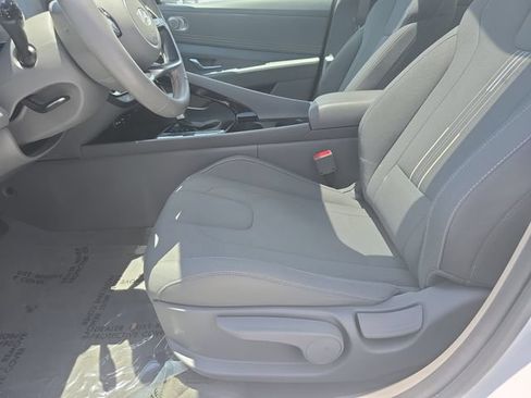 Used 2025 Hyundai Elantra SEL FWD image 25