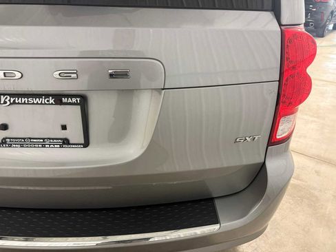 Used 2015 Dodge Grand Caravan SXT FWD image 18