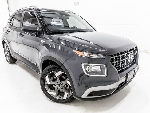 Used 2023 Hyundai Venue SEL FWD image 11