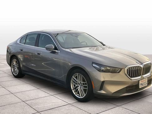 Used 2024 BMW 530i image 2