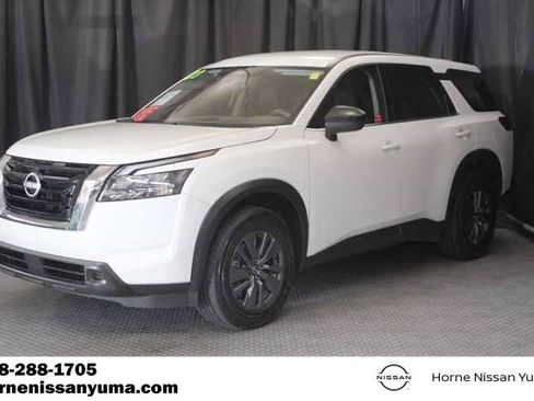 Certified 2023 Nissan Pathfinder S image 3