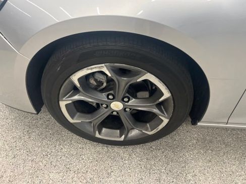 Used 2021 Chevrolet Malibu LT FWD image 9