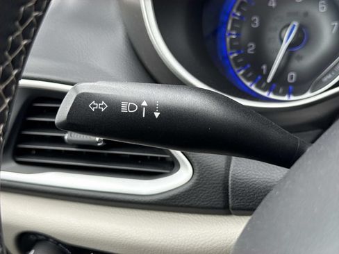 Used 2024 Chrysler Pacifica Touring-L FWD image 16