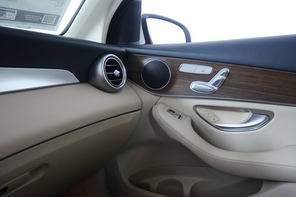 Used 2021 Mercedes-Benz GLC 300 4MATIC image 25
