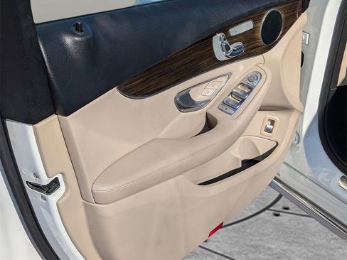 Used 2018 Mercedes-Benz C 300 Sedan w/ Premium Package image 16