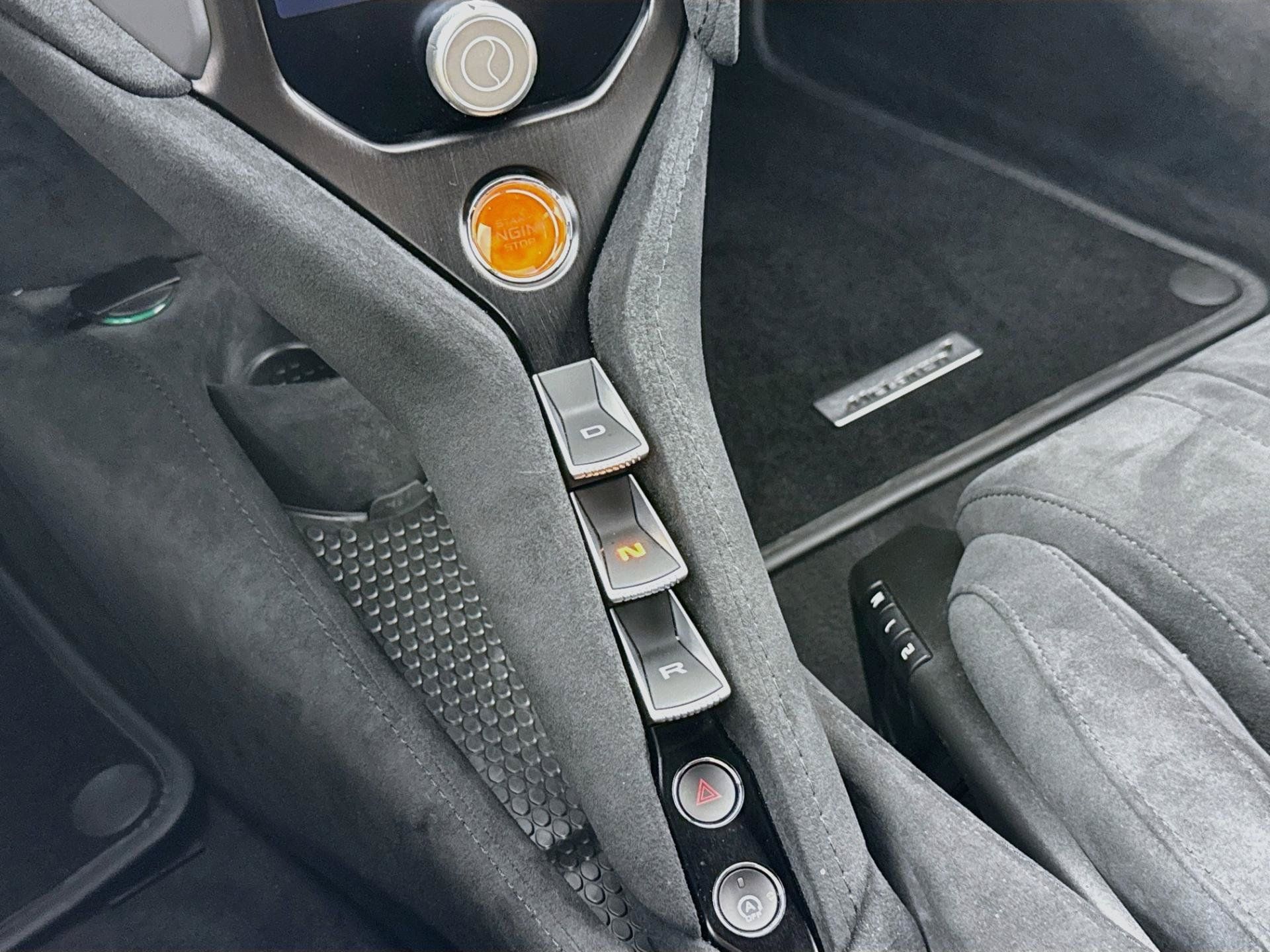 Used 2025 McLaren 750S RWD image 18
