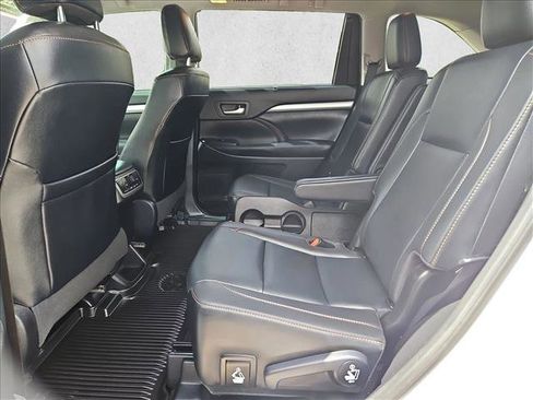 Used 2019 Toyota Highlander XLE AWD/4WD image 19