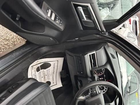 Used 2025 Mitsubishi Outlander SE image 9